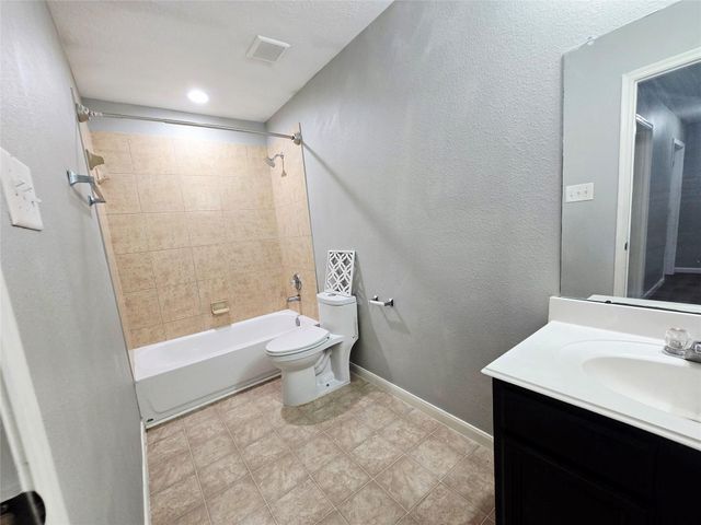 1011 Larks Trace Lane, Houston, TX 77090