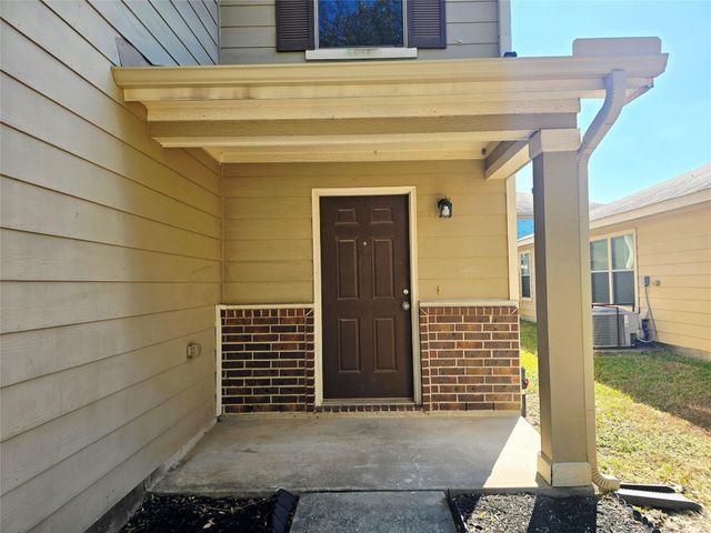 1011 Larks Trace Lane, Houston, TX 77090