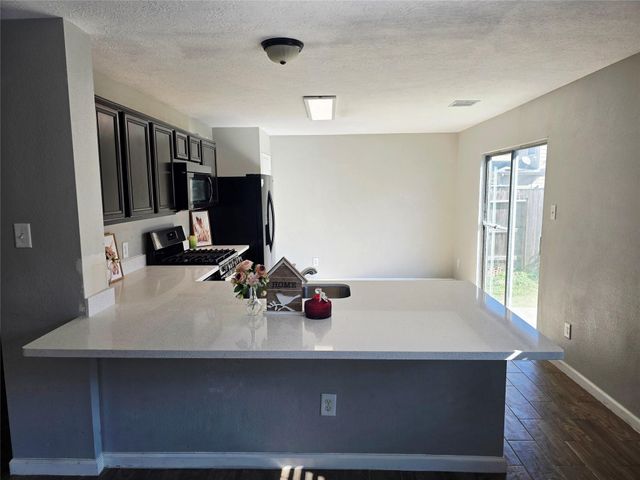 1011 Larks Trace Lane, Houston, TX 77090