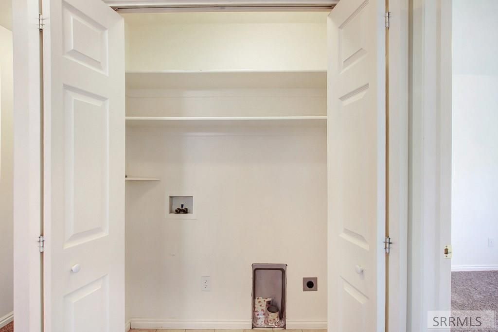 Image 13 of property listing at 1303 Jackson Drive, Ammon, ID 83406