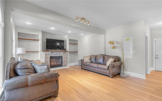 4 Renee CT, Hampton, VA 23664