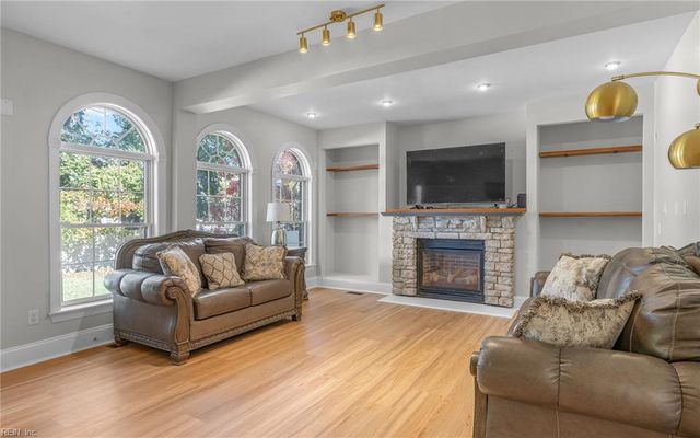 4 Renee CT, Hampton, VA 23664