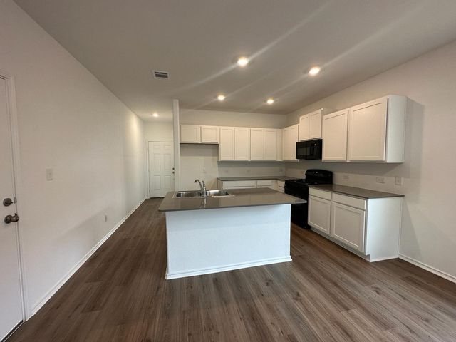 229 Sonterra DR, San Marcos, TX 78666