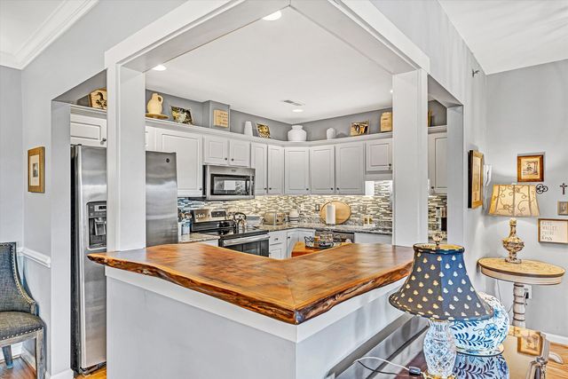 4438 Pheasant Ridge Rd Apt 203, Roanoke, VA 24014