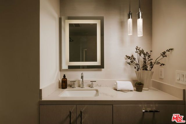 17352 W Sunset Boulevard 1, Pacific Palisades (los Angeles), CA 90272