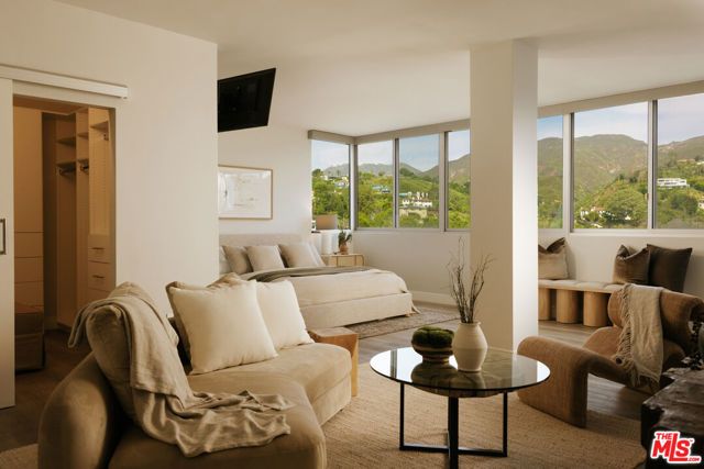 17352 W Sunset Boulevard 1, Pacific Palisades (los Angeles), CA 90272