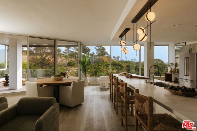 17352 W Sunset Boulevard 1, Pacific Palisades (los Angeles), CA 90272