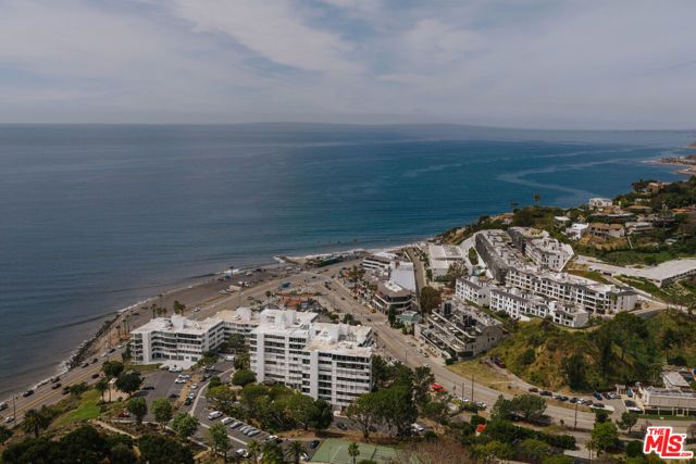 17352 W Sunset Boulevard 1, Pacific Palisades (los Angeles), CA 90272