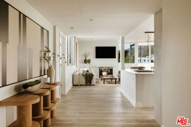 17352 W Sunset Boulevard 1, Pacific Palisades (los Angeles), CA 90272
