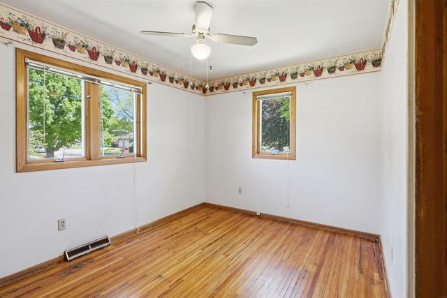 1926 Crescent Drive, Cedar Falls, IA 50613