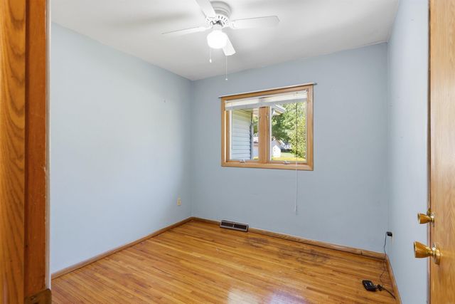 1926 Crescent Drive, Cedar Falls, IA 50613