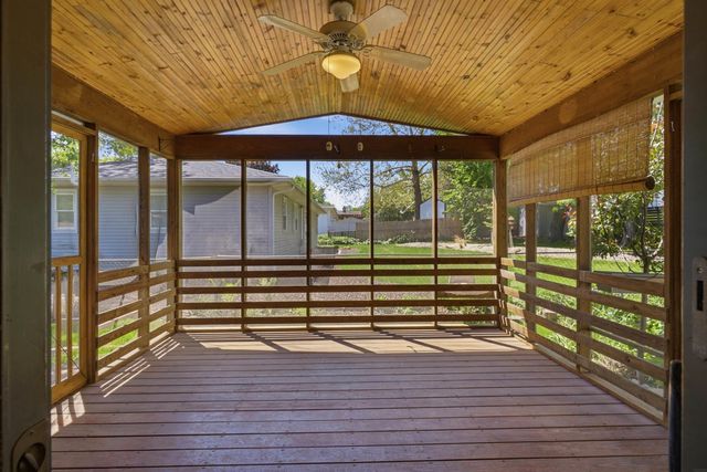 1926 Crescent Drive, Cedar Falls, IA 50613