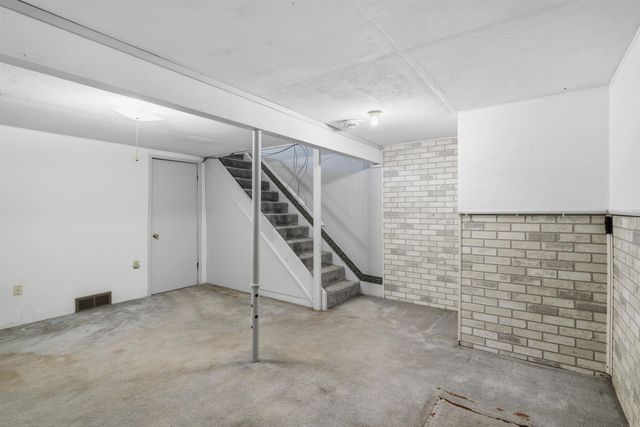 1926 Crescent Drive, Cedar Falls, IA 50613
