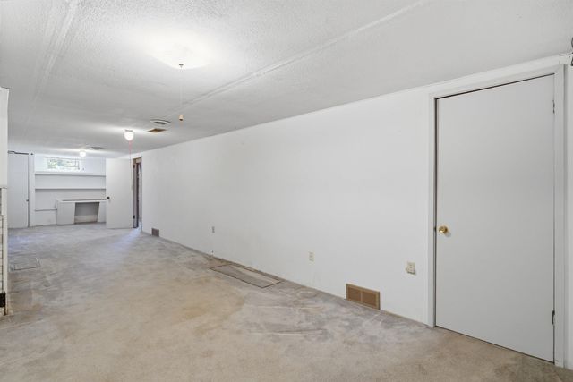 1926 Crescent Drive, Cedar Falls, IA 50613