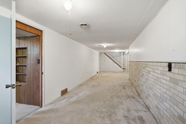 1926 Crescent Drive, Cedar Falls, IA 50613