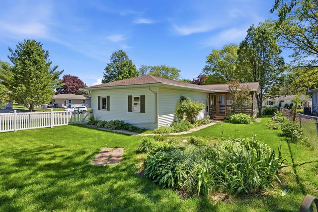 1926 Crescent Drive, Cedar Falls, IA 50613