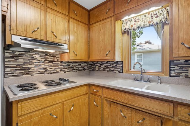 1926 Crescent Drive, Cedar Falls, IA 50613