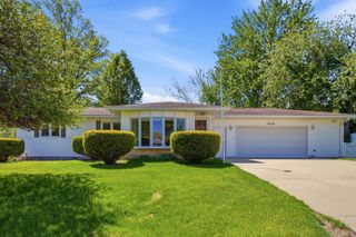 1926 Crescent Drive, Cedar Falls, IA 50613