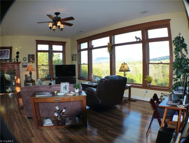1564 Thore Road, Pinnacle, NC 27043