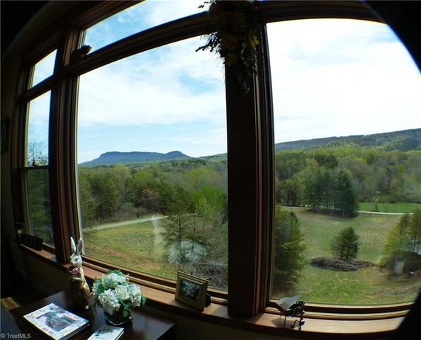 1564 Thore Road, Pinnacle, NC 27043