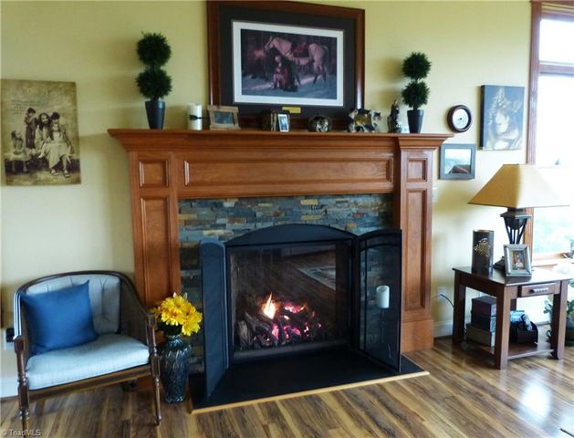 1564 Thore Road, Pinnacle, NC 27043