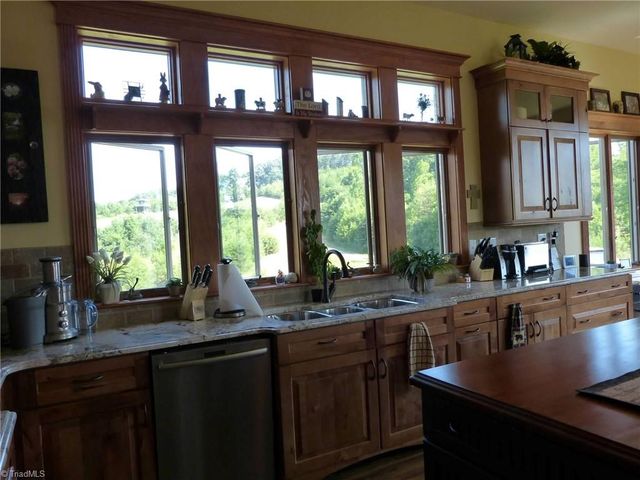 1564 Thore Road, Pinnacle, NC 27043