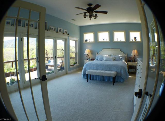 1564 Thore Road, Pinnacle, NC 27043