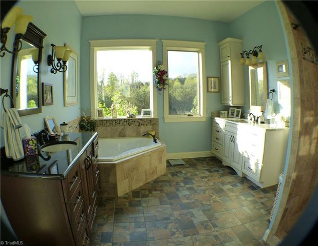 1564 Thore Road, Pinnacle, NC 27043