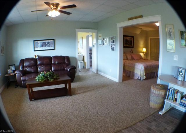 1564 Thore Road, Pinnacle, NC 27043