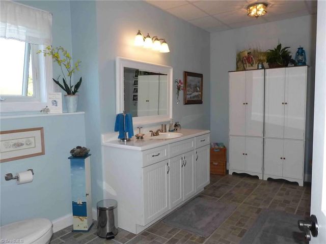1564 Thore Road, Pinnacle, NC 27043