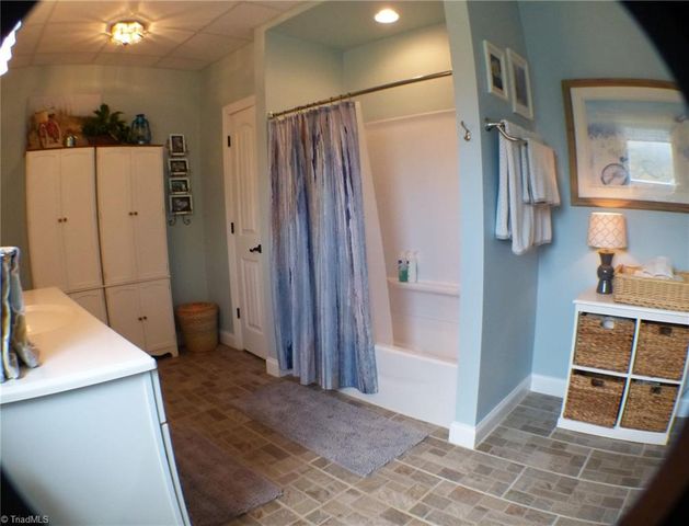 1564 Thore Road, Pinnacle, NC 27043