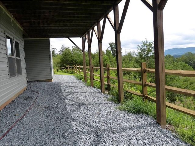 1564 Thore Road, Pinnacle, NC 27043