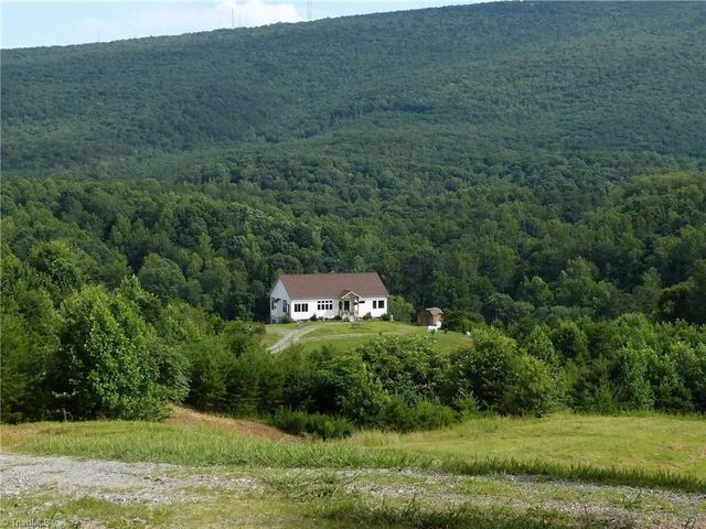 1564 Thore Road, Pinnacle, NC 27043
