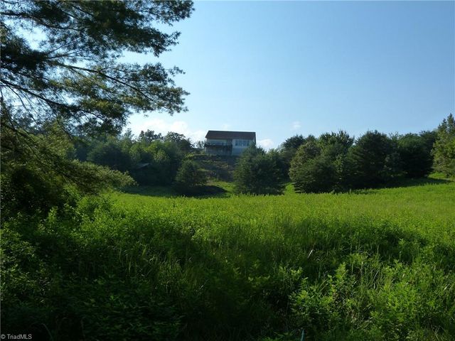 1564 Thore Road, Pinnacle, NC 27043