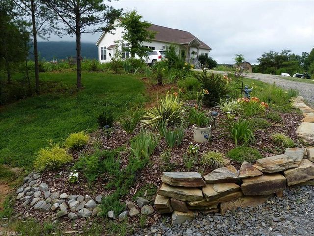 1564 Thore Road, Pinnacle, NC 27043