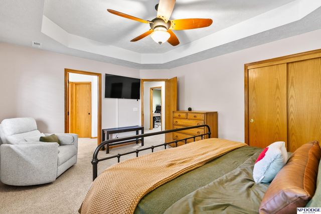 13910 Ames Avenue, Omaha, NE 68164