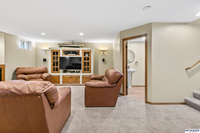 13910 Ames Avenue, Omaha, NE 68164