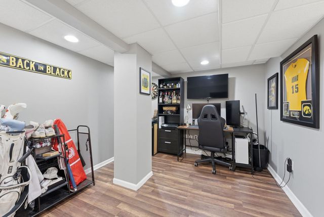 2631 Western Avenue, Davenport, IA 52803