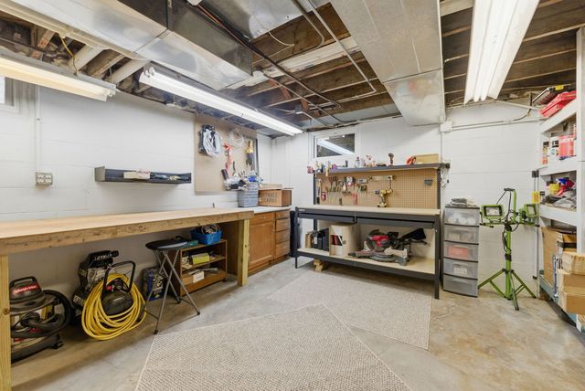 2631 Western Avenue, Davenport, IA 52803