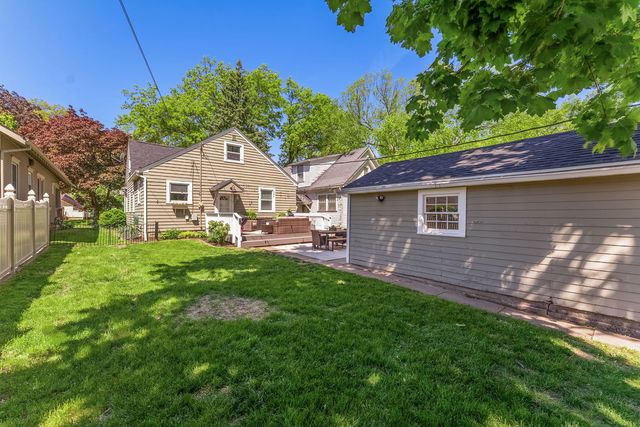 2631 Western Avenue, Davenport, IA 52803