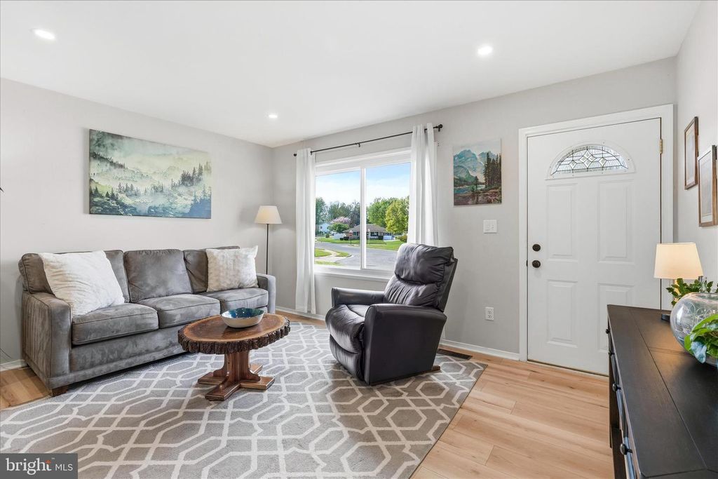 Image 10 of property listing at 100 EVERGREEN CT, Frederick, MD 21701