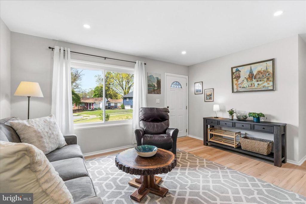 Image 11 of property listing at 100 EVERGREEN CT, Frederick, MD 21701