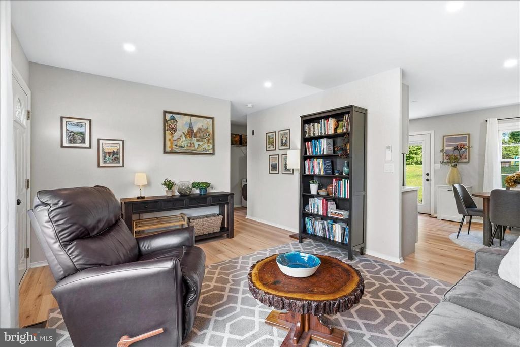 Image 12 of property listing at 100 EVERGREEN CT, Frederick, MD 21701