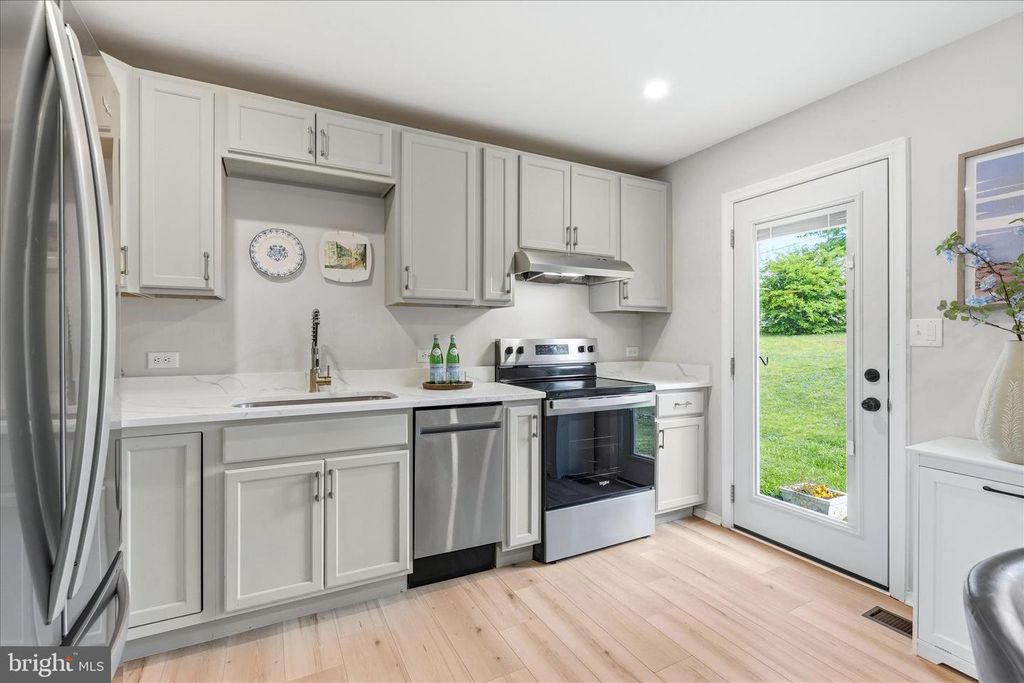 Image 13 of property listing at 100 EVERGREEN CT, Frederick, MD 21701