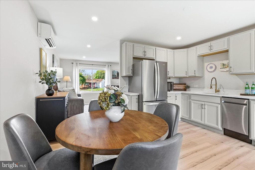 Image 14 of property listing at 100 EVERGREEN CT, Frederick, MD 21701