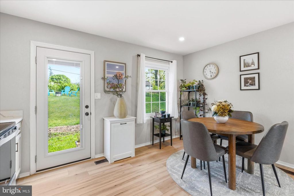 Image 17 of property listing at 100 EVERGREEN CT, Frederick, MD 21701