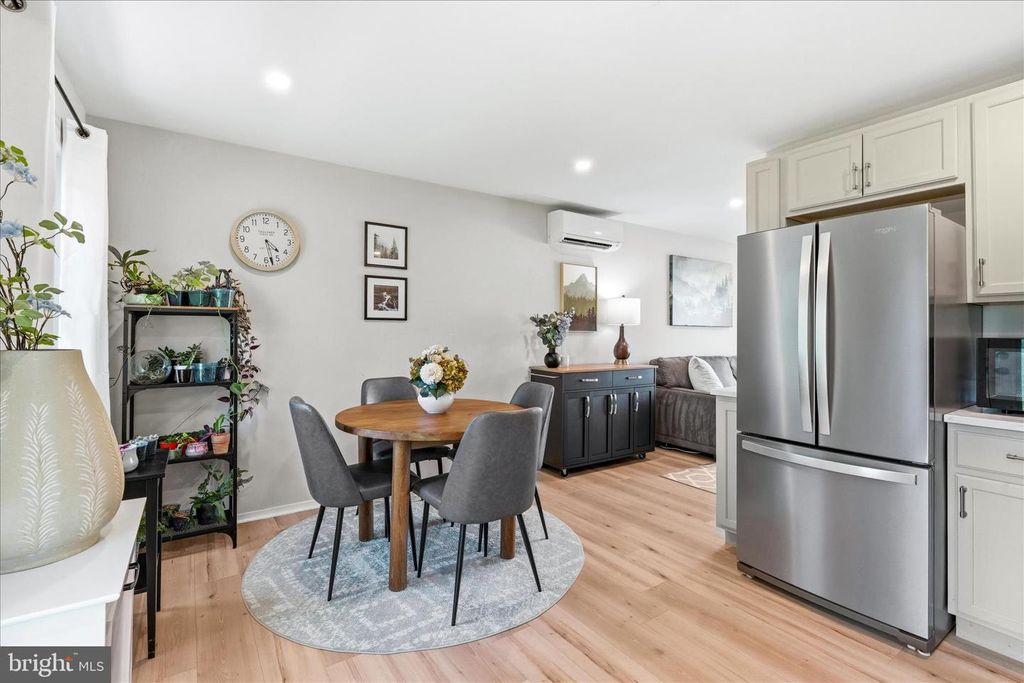 Image 18 of property listing at 100 EVERGREEN CT, Frederick, MD 21701