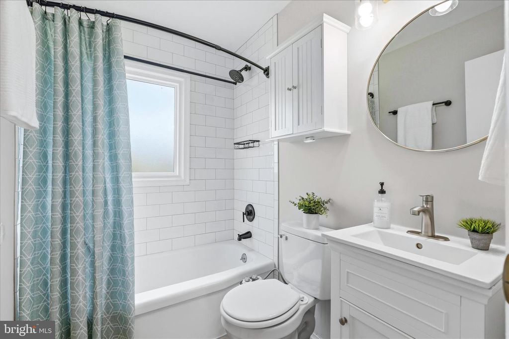 Image 21 of property listing at 100 EVERGREEN CT, Frederick, MD 21701