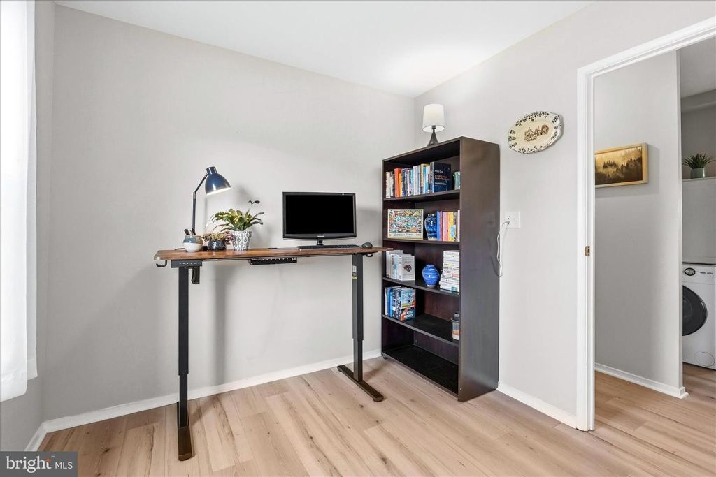 Image 27 of property listing at 100 EVERGREEN CT, Frederick, MD 21701