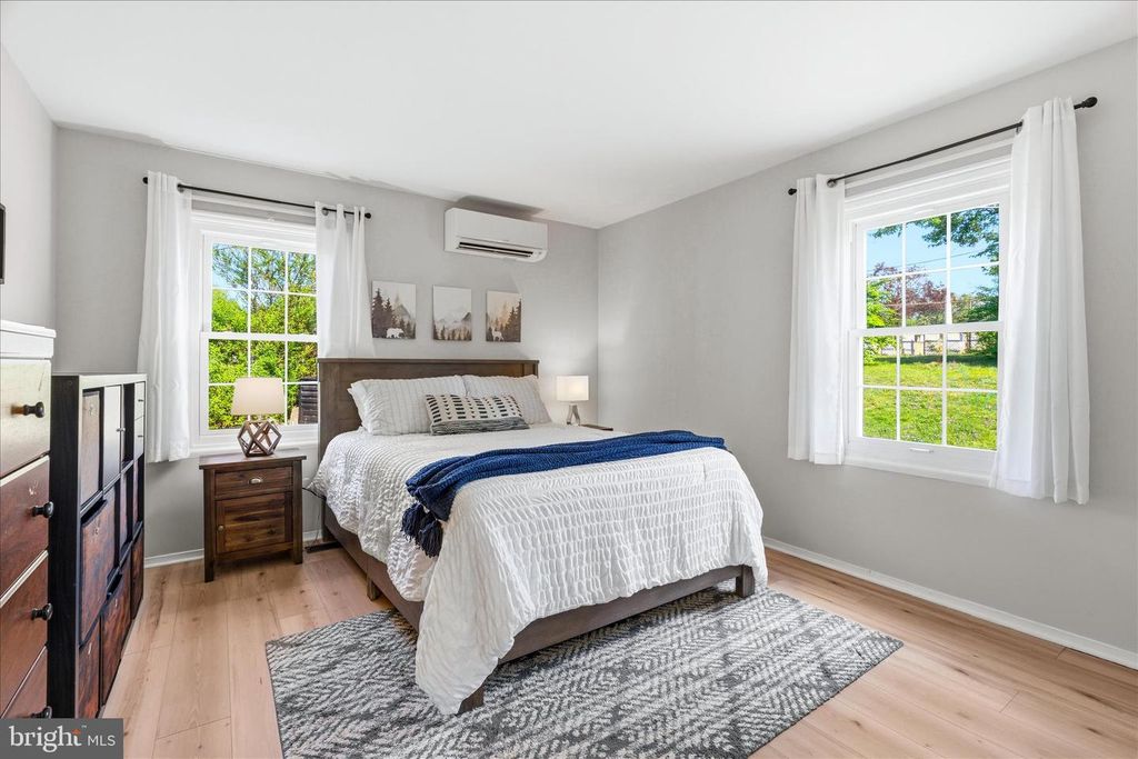 Image 5 of property listing at 100 EVERGREEN CT, Frederick, MD 21701